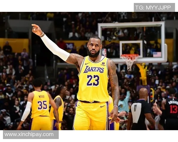 小牛队与湖人激战正酣NBA赛季精彩对决引发球迷热议